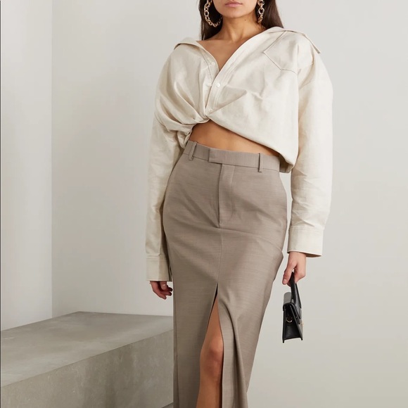 Jacquemus Mejean Cropped Twisted Cotton and Linen-Blend Shirt Neutrals FR40 - Picture 2 of 14